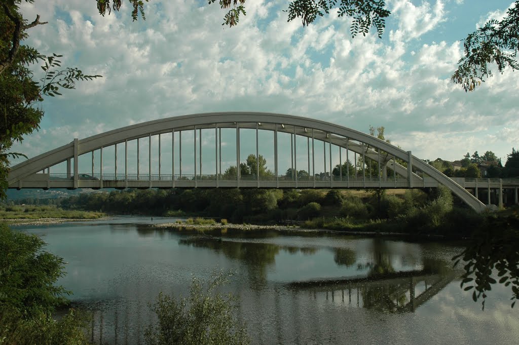 Pont sur la Loire. by Ghislain Samochwal