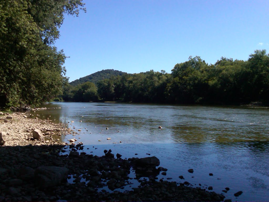 Shenandoah River downstream view from boat launch at US 17 by jpwoodley