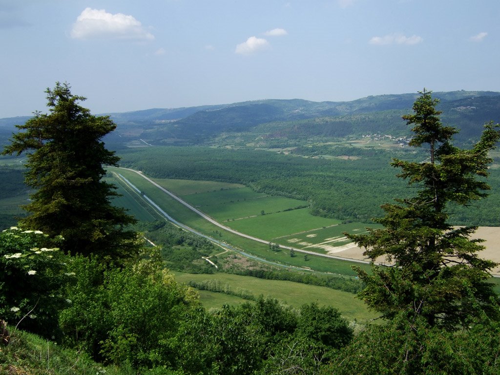 Motovun by 051itlab