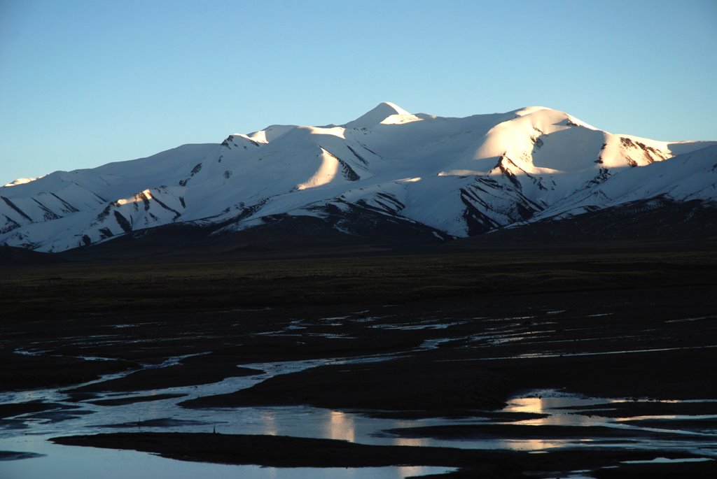 Mounain range west of Memar Co by wal+