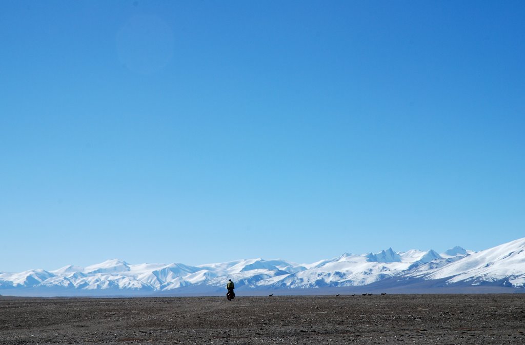 Mountain range west of Aru Co by wal+