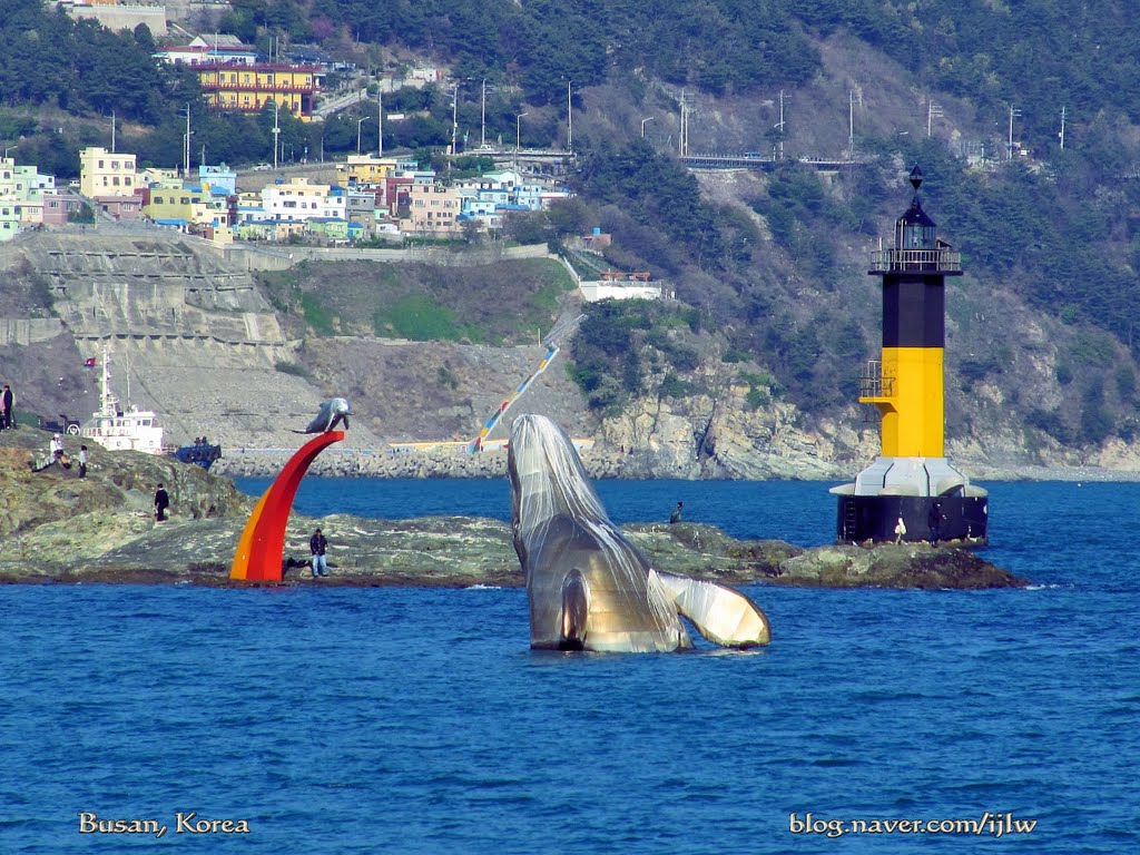 Seaside sculptures and lighthouse by Lee Iljoo