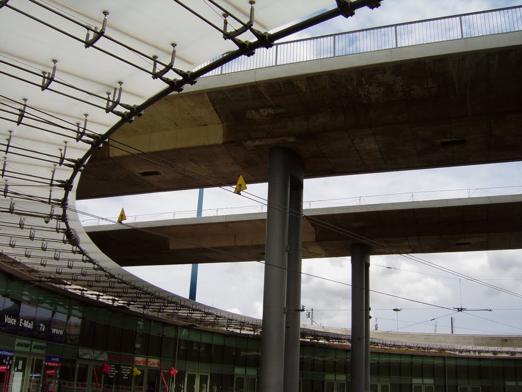 Halle/Saale Zentrum,Verkehrsknoten by HARRY SÖLL