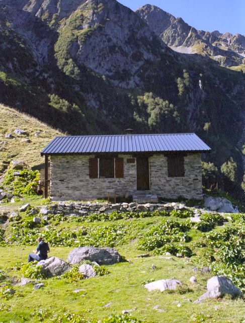 Le refuge de l'Oule, au-dessus de Gleyzin 17.09.2000 by Jean-Luc.