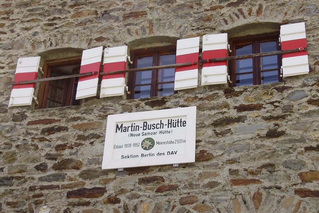 Martin-Busch-Hütte by Luc Larivière