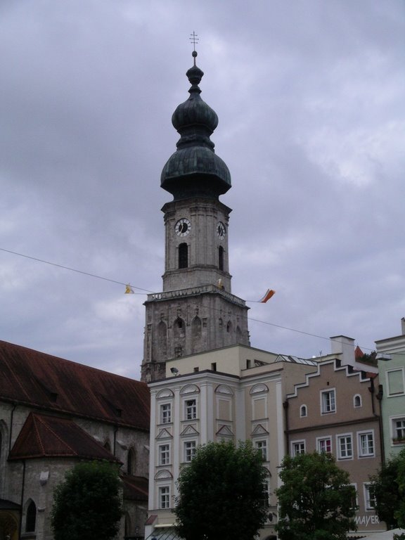 Stadtpfarrkirche Burghausen by Helmut Garnjost