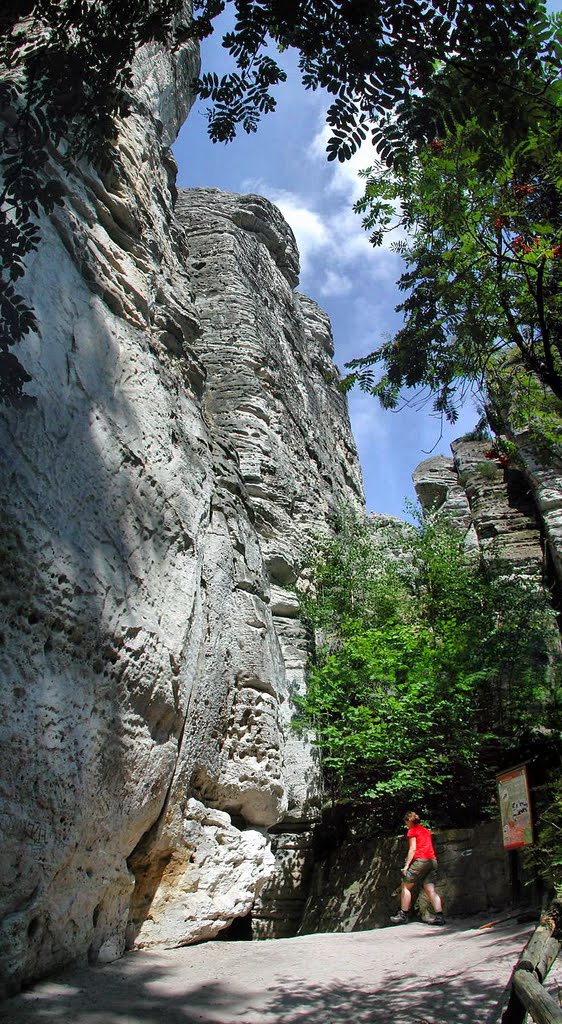 Průchod pod Sfingou, Hruboskalské skalní město - Český ráj by Rodrich