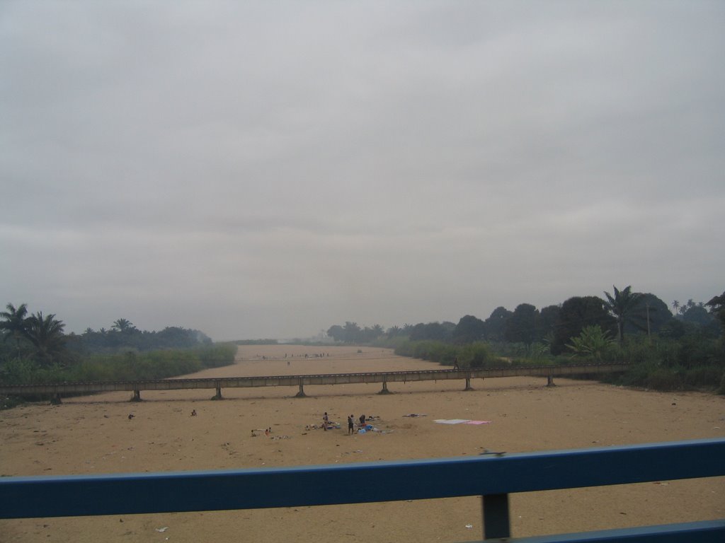 Bridge over Cavaco River (Ponte sobre o Rio Cavaco) by José Pires