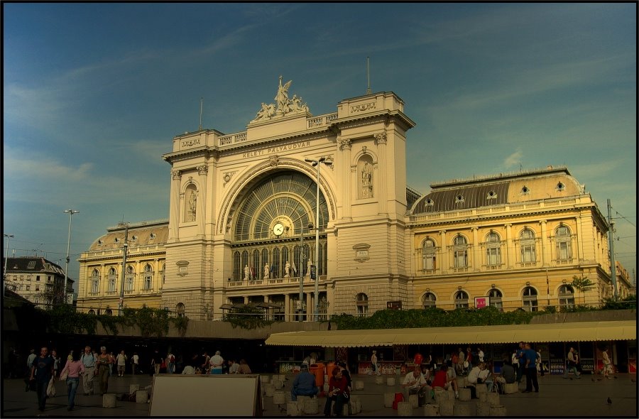 Keleti Railway Station by mrblond/PlamenAgov