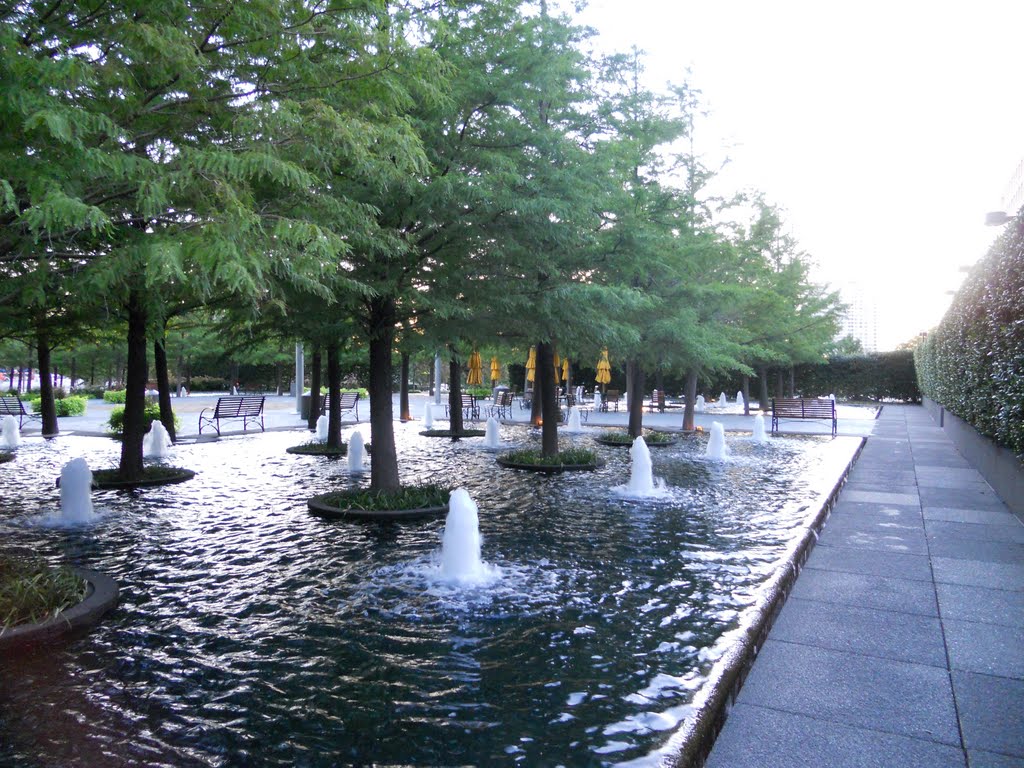 Walking along Fountain Place by lsl888