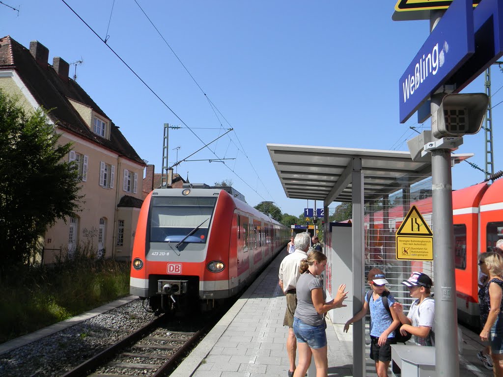 S-Bahnhof Weßling by Dominick Kosciuk