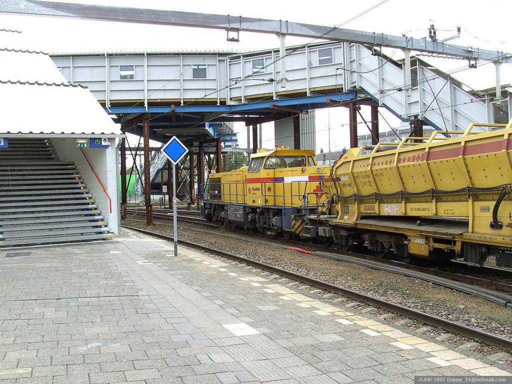 Work Train at Railway Station - Arnhem by guppy_34