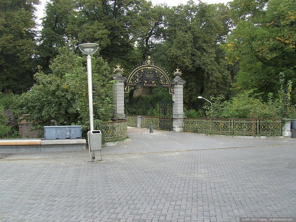 Het Valkhof entrance Bridge - Nijmegen by guppy_34