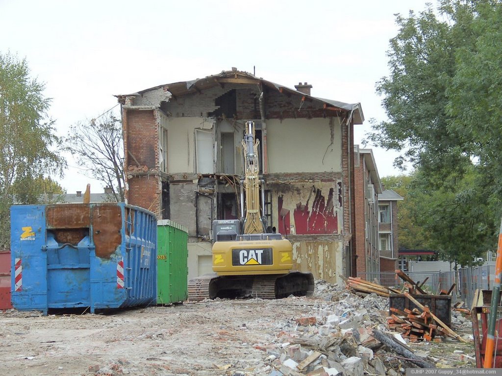 Demolishing Menkemastraat - Den Haag by guppy_34