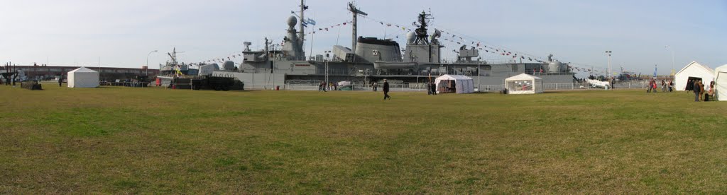 Destructor (D-10) ARA Almirante Brown en la Base Naval de Mar del Plata by Martín Otero