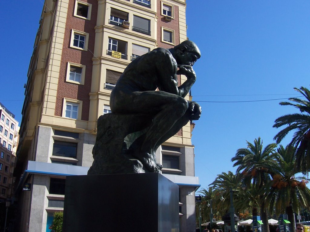 El pensador, Calle Larios. by Alaminos