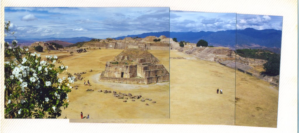 Monte Albán plaza by Juan Carlos Hernánde…