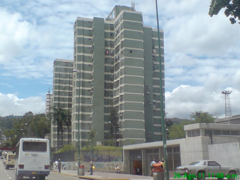 Avenida Intercomunal del Valle, Caracs,Venezuela by palmer_818