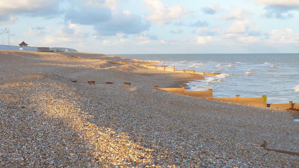 Bexhill at sunset by shariain