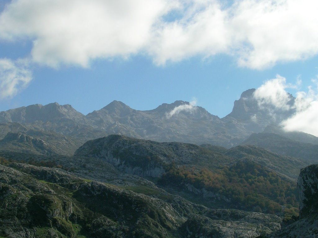 Picos de Europa Lagos by Apatxe