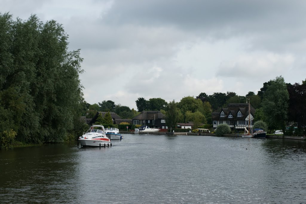 River Bure At Horning by njellis