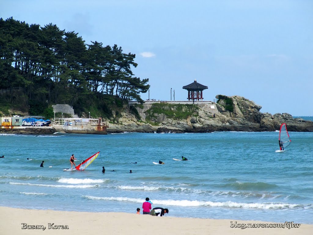 Songjeong beach and Jukdo(Bamboo Island) 송정해변 by Lee Iljoo