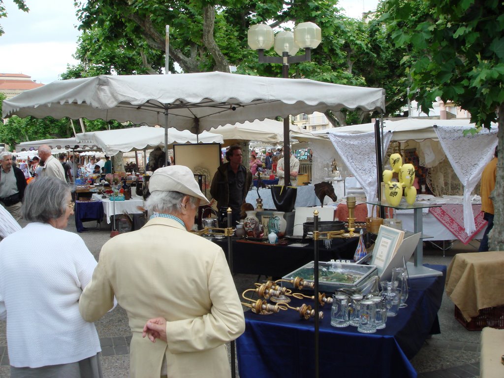 Flea Market in Cannes by Dr CH Low