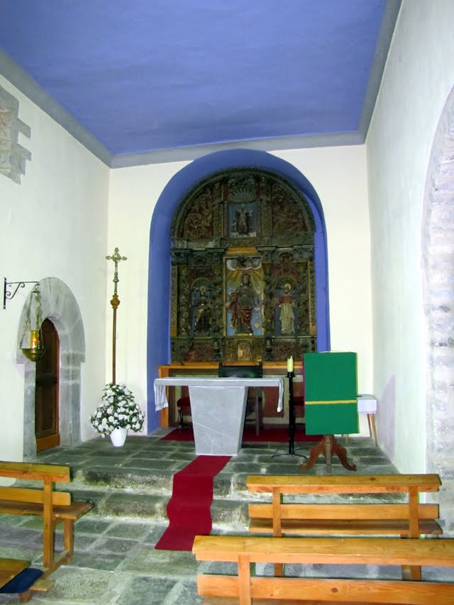 Nave única de la Iglesia de San Pedro de Novés by SantiUsabiaga