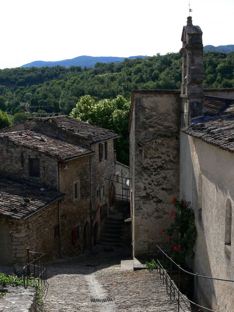 Buoux (Vaucluse) by Naru Kenji