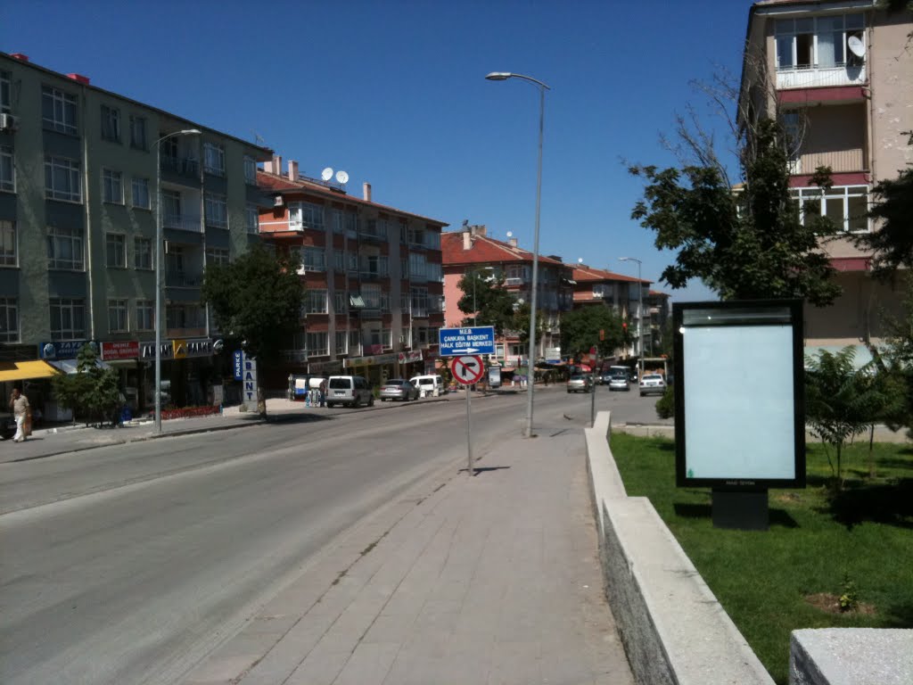 Üst geçitten Hoşdere Caddesi by Şamil Demir