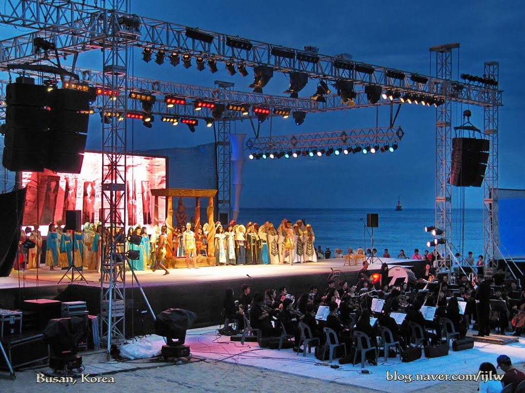 Opera performed on Haeundae Beach by Lee Iljoo