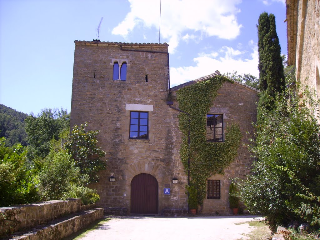 Hotel La Sala de Camós by Josep Maria Viñolas Esteva