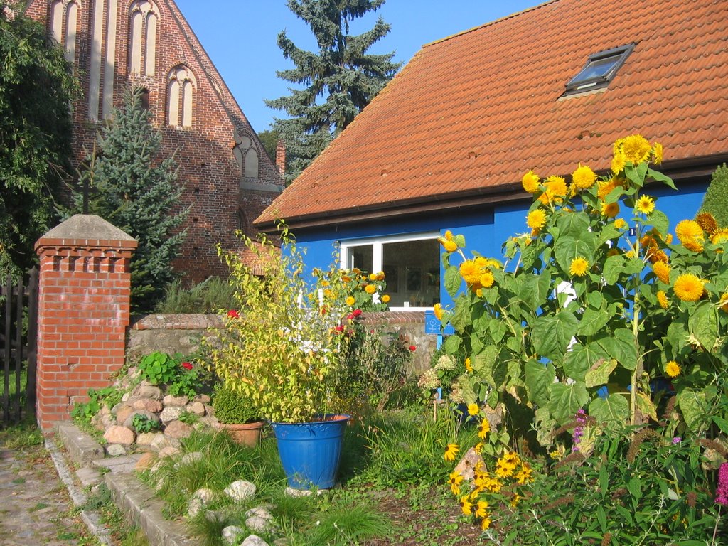 Acherkant kerk in Wiek by P&C Turel