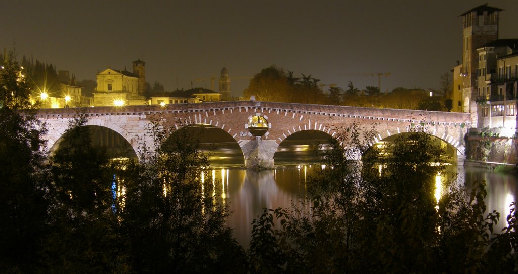 Lungo adige - Ponte pietra by fabry72