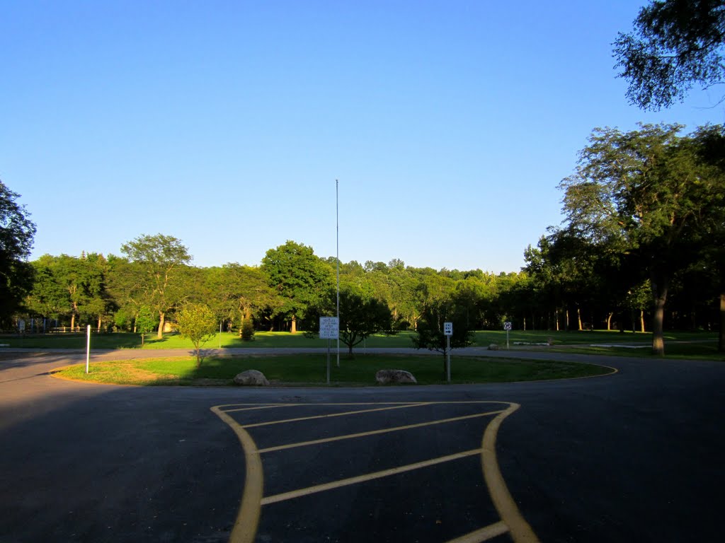 Delhi Metropark Entrance by Juan234