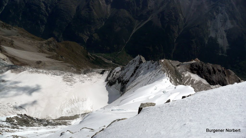 Weisshorn Ostwand.In der Mitte der Ostgrat,unsere Aufstiegsroute. by Burgener  Norbert