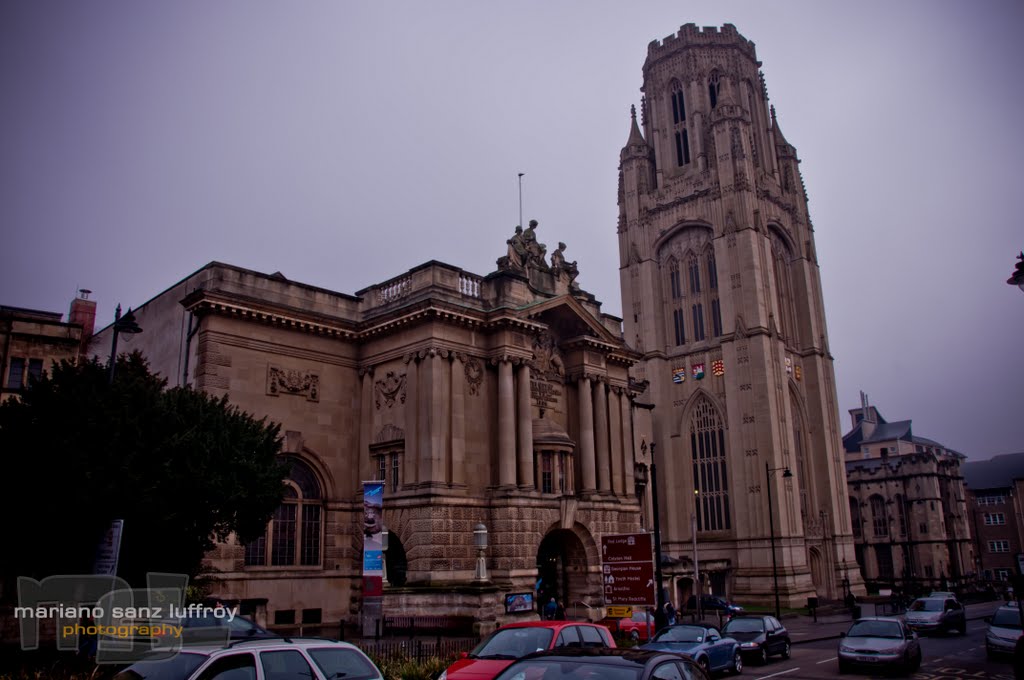 Bristol University by Mariano Sanz