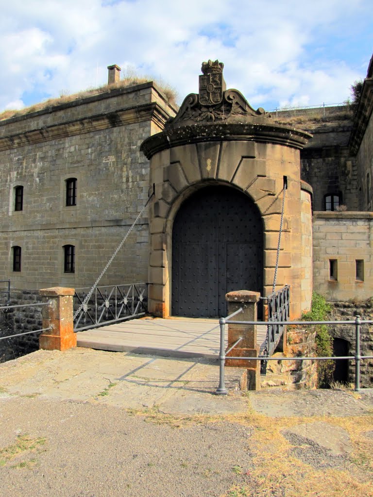 Entrada al Fuerte Rapitan de Jaca by SantiUsabiaga