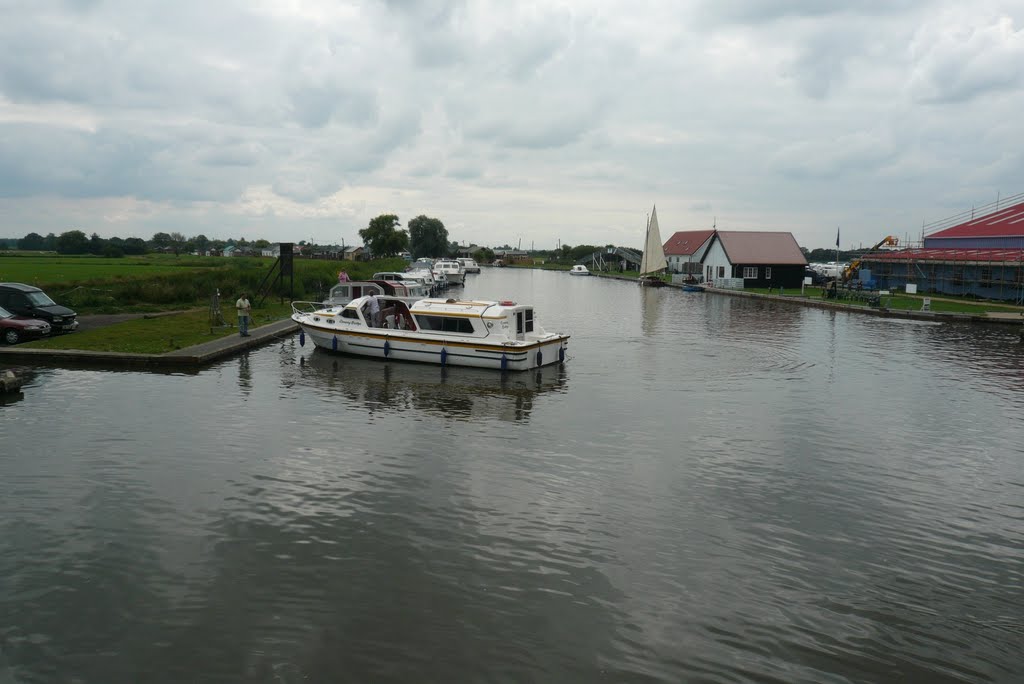 River Thurne At Potter Heigham by njellis