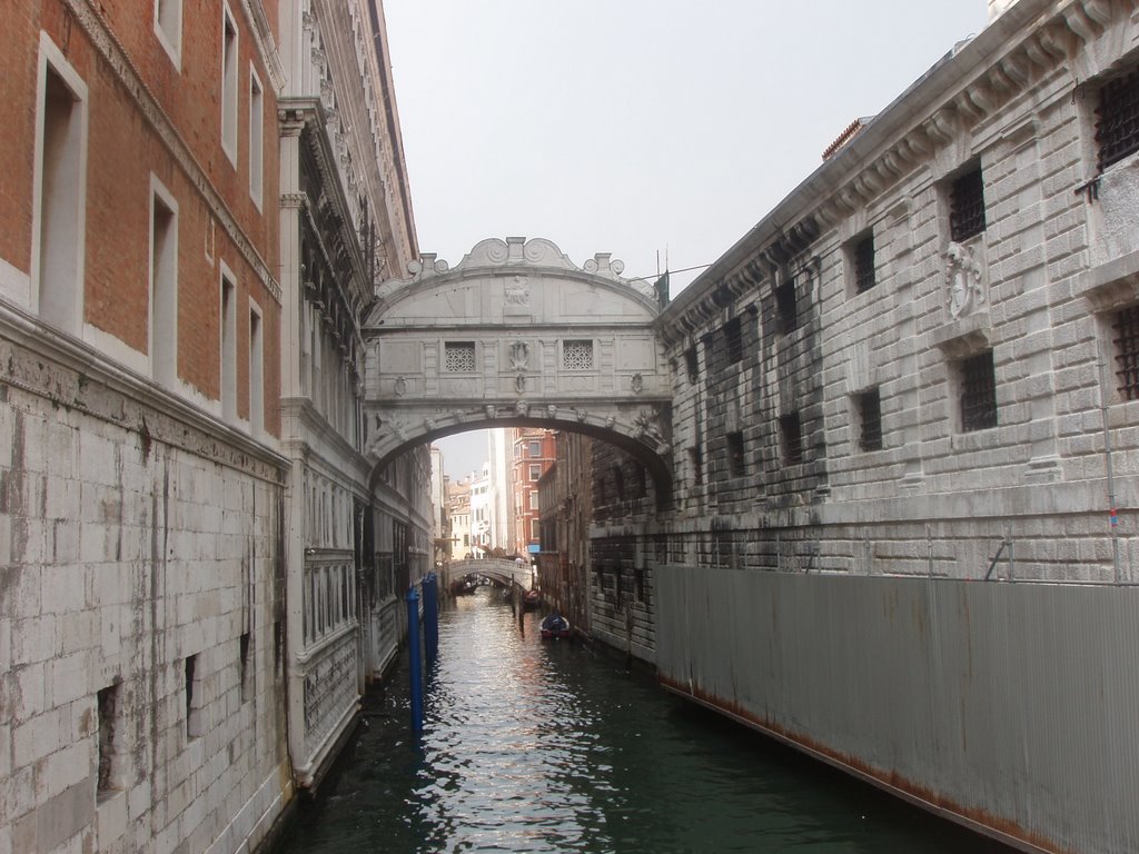 Ponte dei sospiri by Mario Trieste