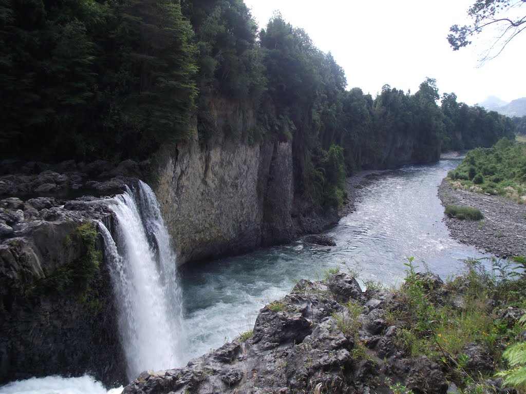 Saltos del Nilahue. by CidAravena