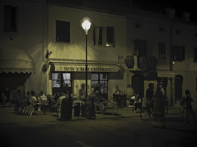 CAVRIAGO: PIAZZA by michele sueri