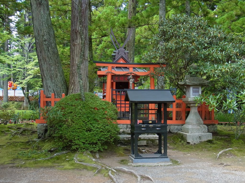 高野山にて 善女龍王社 Zen'nyo-ryūōsha 2011.8.27 by as365n2