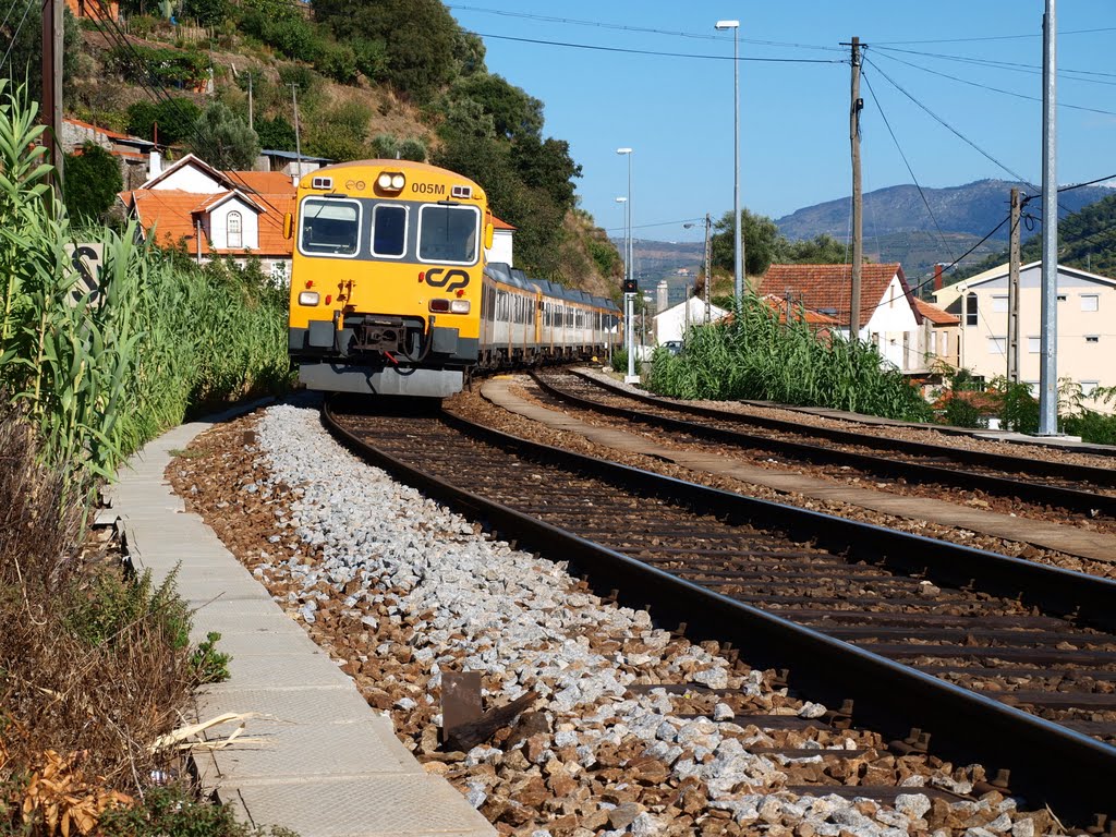 Chegando da Régua. Estação de Rede. by A. Miranda