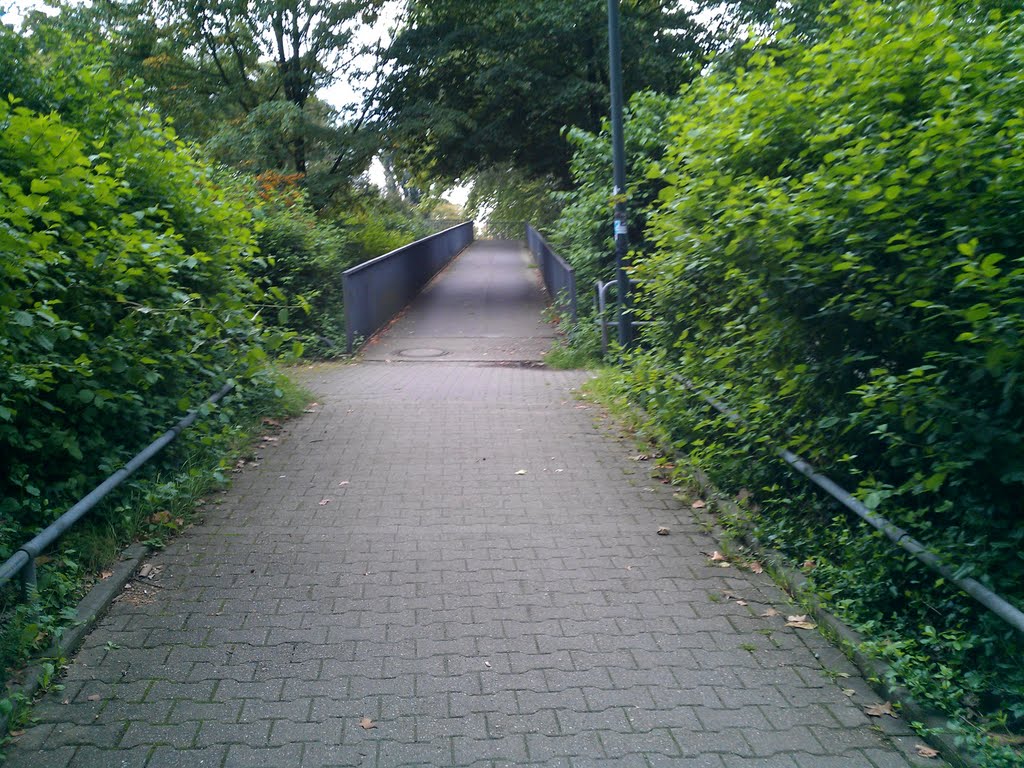 Düsseldorf-Grafenberg, Am Ostpark auf der Fußgängerbrücke by Komplettservice