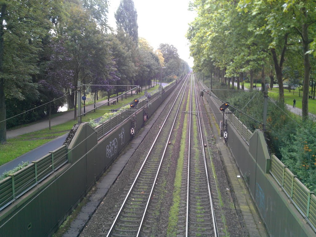 Düsseldorf-Grafenberg, Am Ostpark auf der Fußgängerbrücke by Komplettservice