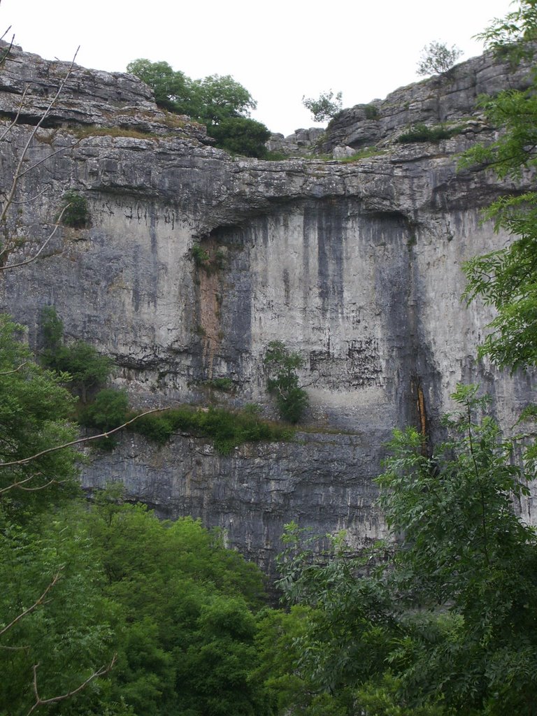 Cliffs at Malham Cove - Pennine Way (www.Pennine-Way.org.uk) by johndaly