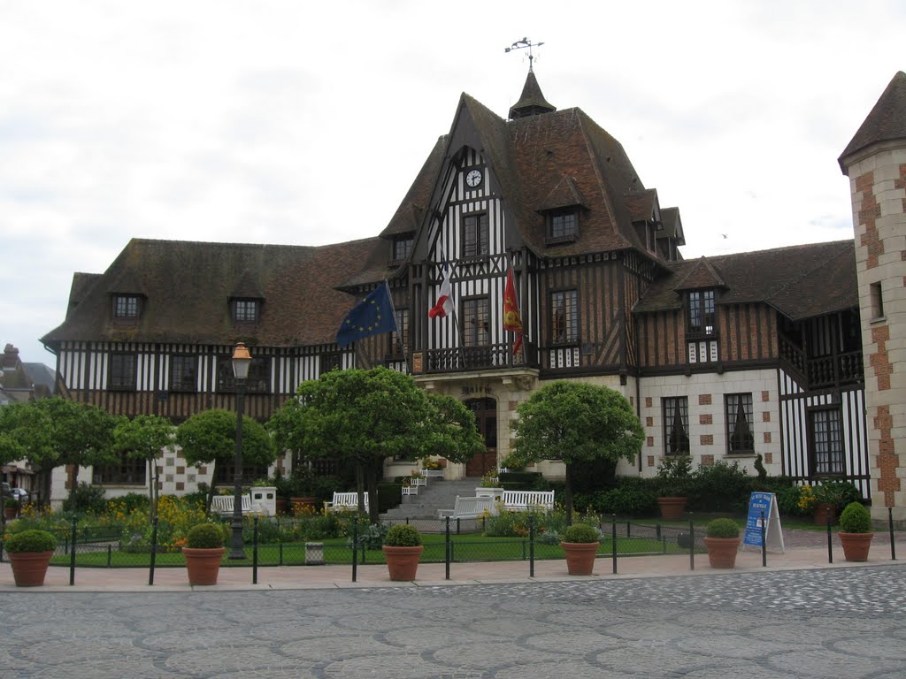 Hotel de ville (Deauville,14) by stefan.grd