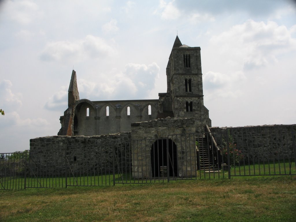 Ruin in Zsámbék 2 by lacy