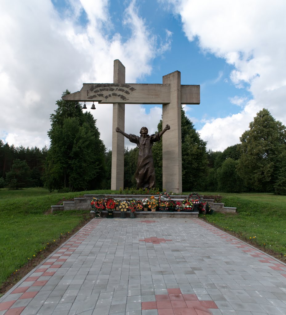 Скульптура женщины-матери A sculpture of woman-mother by Ilyas Sadiev